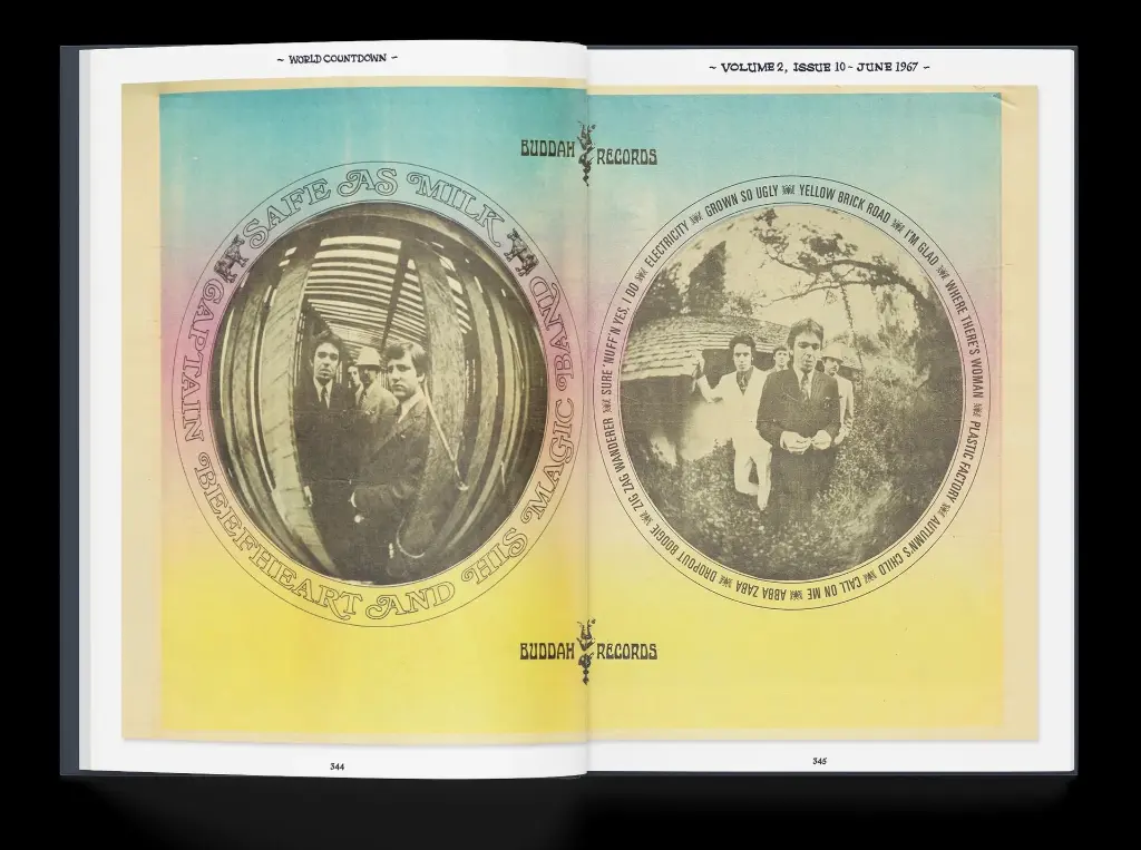 Book_inners_MockUp_spread-4_1024x1024@2x.webp